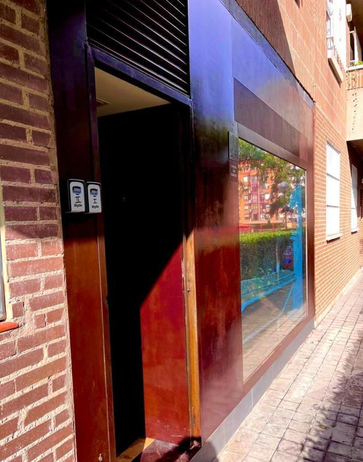 Homeabout Madrid Río Apartment Exterior foto